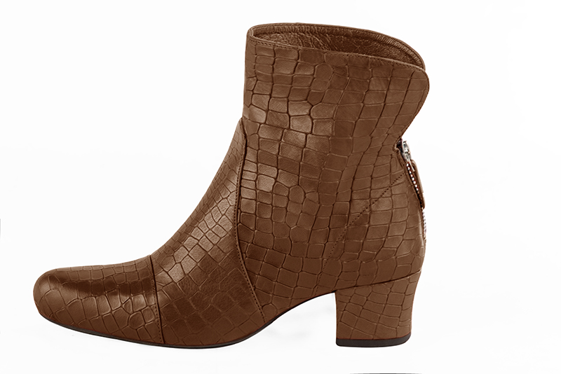 French elegance and refinement for these caramel brown dress booties, with a zip at the back, 
                available in many subtle leather and colour combinations. This charming feminine ankle boot will be perfect with all types of trousers.
Its back zip will make it easier to put on.
Its back opening will give a lot of ease to wide ankles.
You can personalise it or not, with your own colours on the "My favourites" page.  
                Matching clutches for parties, ceremonies and weddings.   
                You can customize these zip ankle boots to perfectly match your tastes or needs, and have a unique model.  
                Choice of leathers, colours, knots and heels. 
                Wide range of materials and shades carefully chosen.  
                Rich collection of flat, low, mid and high heels.  
                Small and large shoe sizes - Florence KOOIJMAN